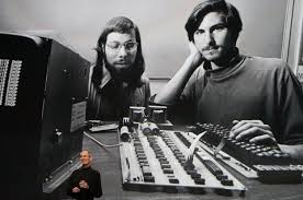 Aggiustare il computer un esempio Steve Jobs